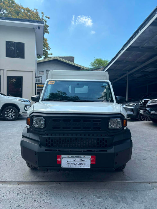 2025 TOYOTA HILUX TAMARAW 2.4L FX DSL MANUAL TRANSMISSION (32KMS)