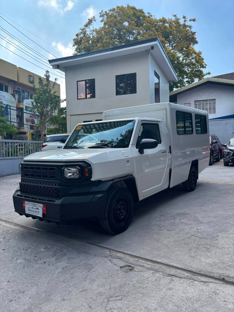 2025 TOYOTA HILUX TAMARAW 2.4L FX DSL MANUAL TRANSMISSION (32KMS)