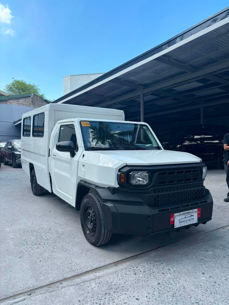 2025 TOYOTA HILUX TAMARAW 2.4L FX DSL MANUAL TRANSMISSION (32KMS)