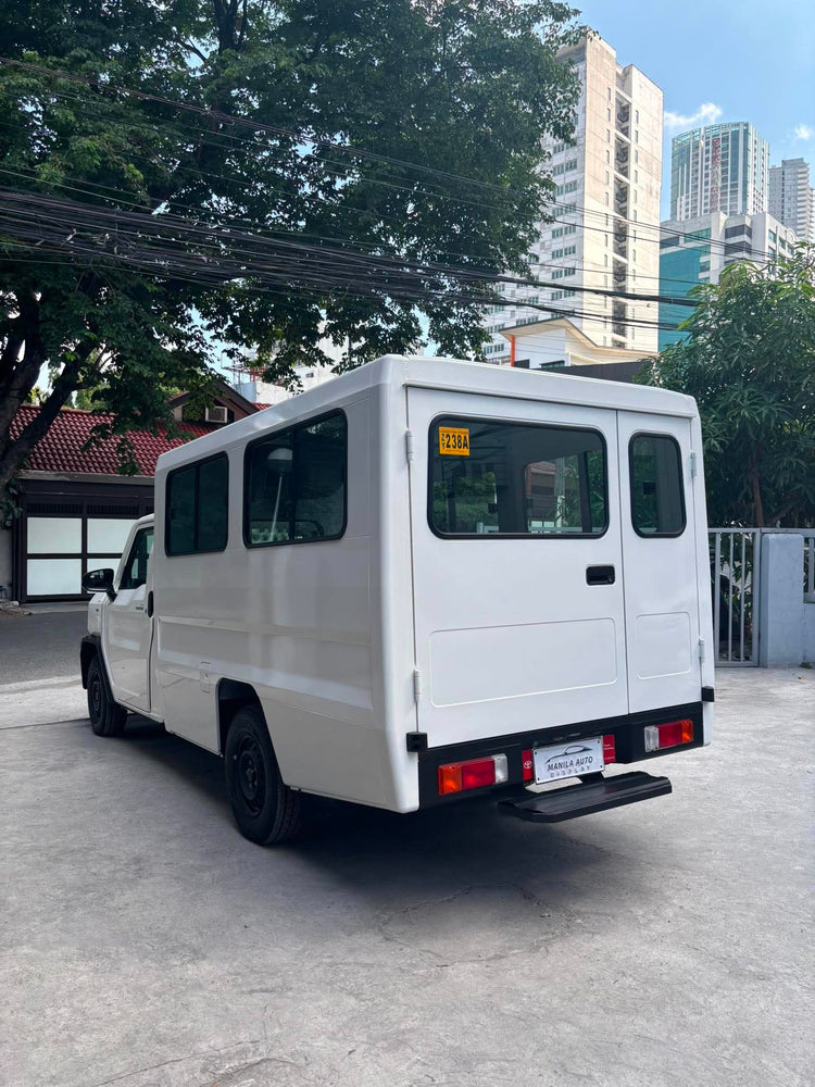 2025 TOYOTA HILUX TAMARAW 2.4L FX DSL MANUAL TRANSMISSION (32KMS)