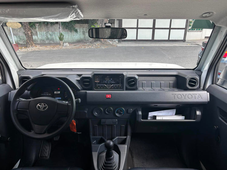 2025 TOYOTA HILUX TAMARAW 2.4L FX DSL MANUAL TRANSMISSION (32KMS)