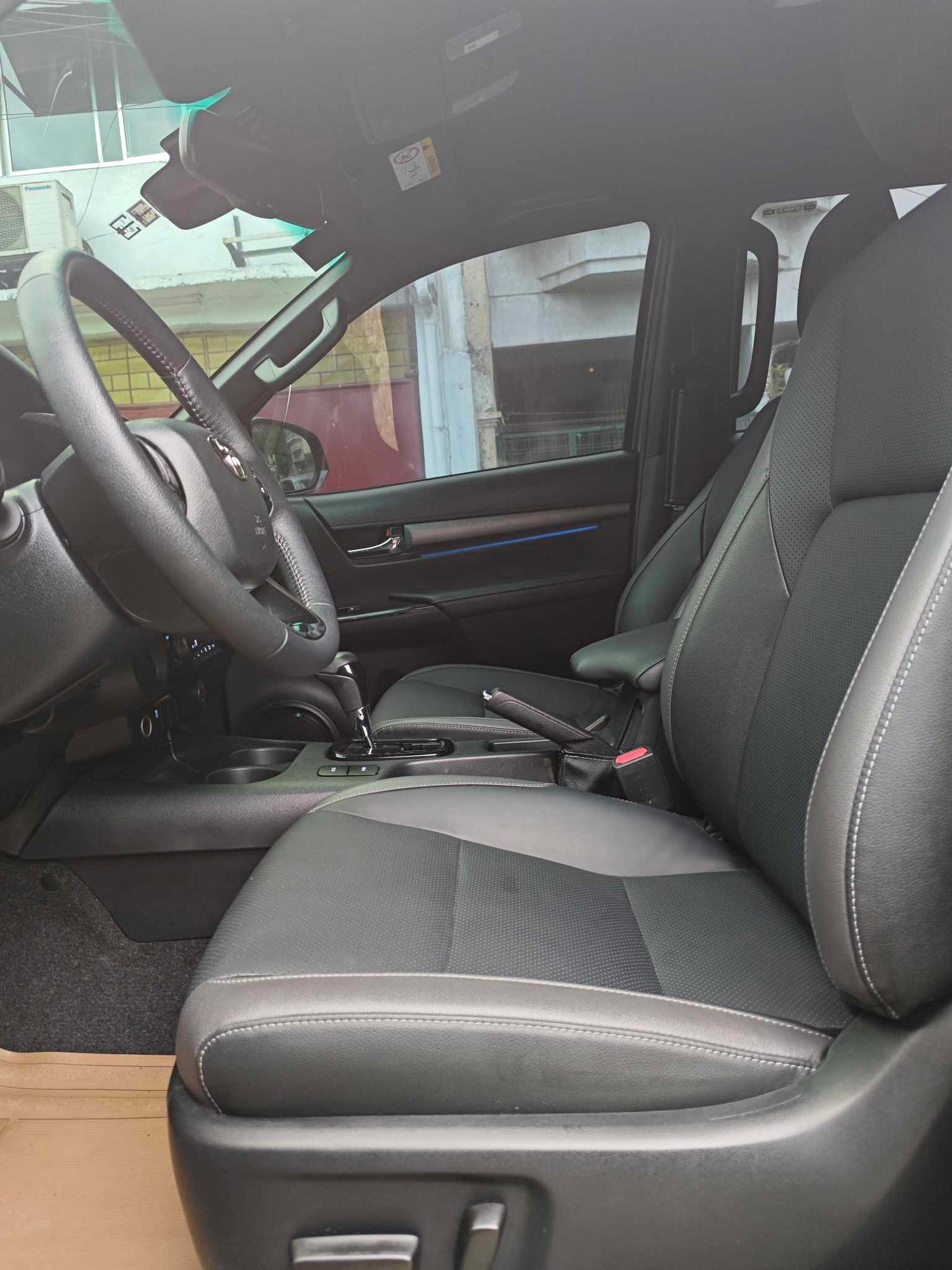 2025 TOYOTA HILUX 2.4L CONQUEST 4X2 AUTOMATIC TRANSMISSION TOYOTA